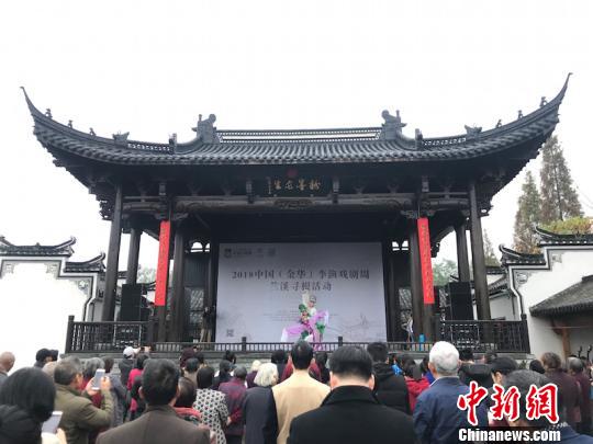 李渔文化广场戏曲表演 奚金燕 摄